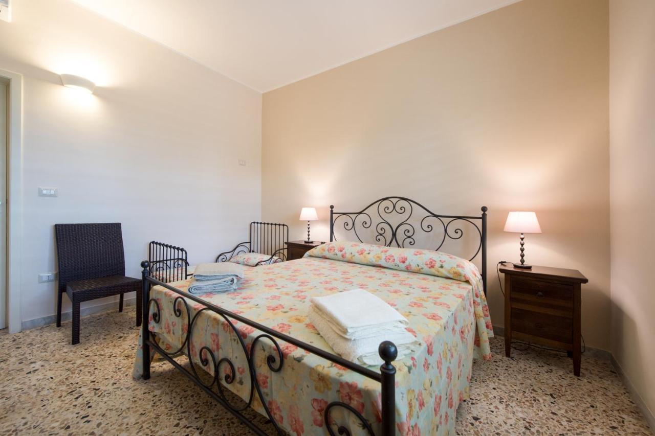 Bed and Breakfast Parco Degli Aranci Cutrofiano Esterno foto